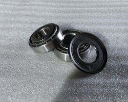 Bearing and seal kit for wheel hub